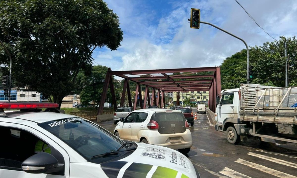Mergulhão e Ponte Vermelha estão com trânsito liberado após interdição