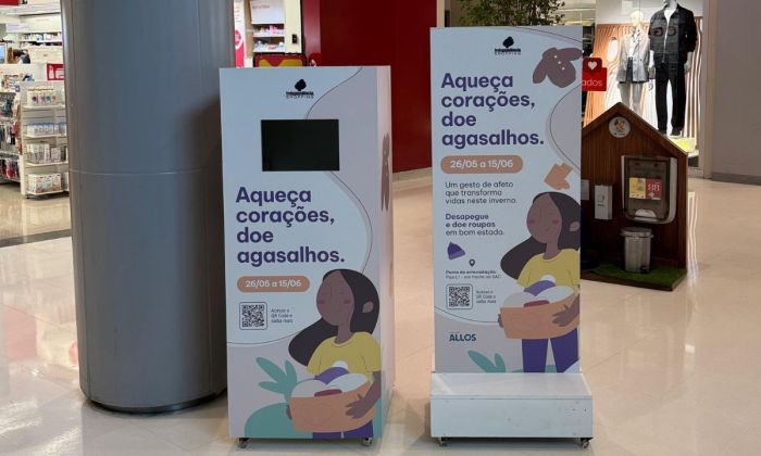 Ponto de coleta no Independência Shopping da campanha de agasalhos para o Abrigo Santa Helena  