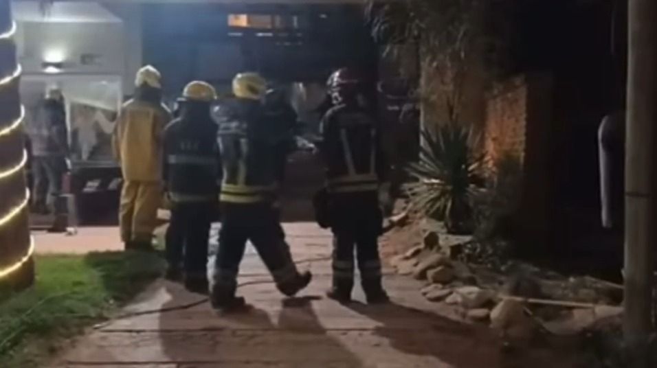 Prédio de dez andares desaba na Argentina e bombeiros buscam vítimas soterradas; veja vídeo