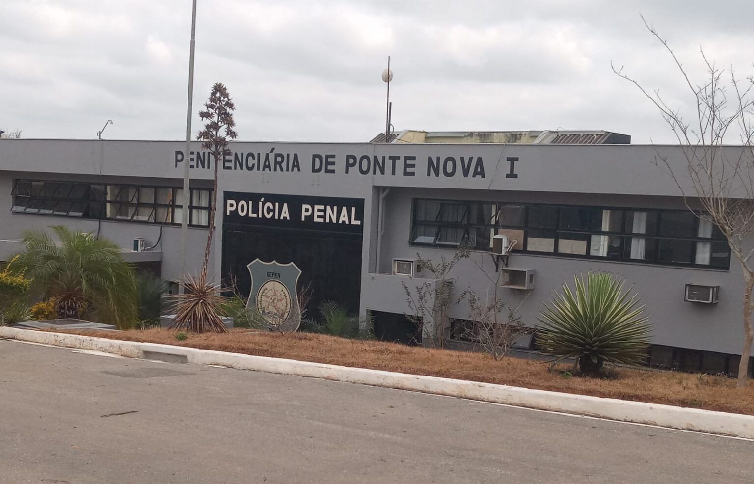 Sete detentos fogem da penitenciária de Ponte Nova