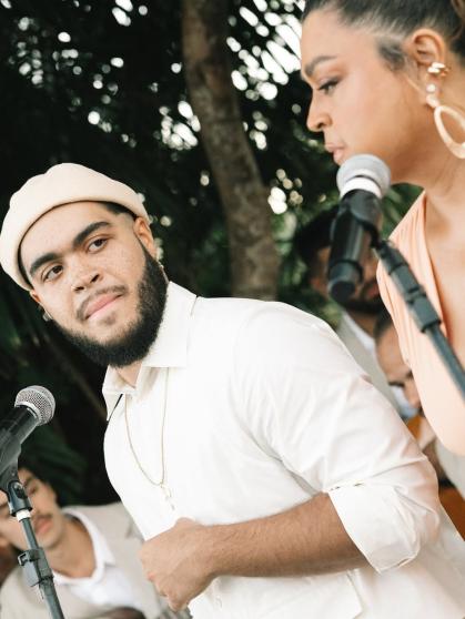 Preta Gil cantou no casamento de Mari Saad e Romulo Arantes Neto