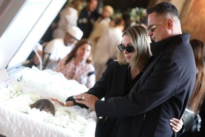 Carla Perez e Xanddy se despedem de Preta Gil