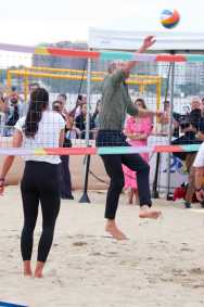 Príncipe William participou de atividades na Praia de Copacabana