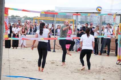 Príncipe William participou de atividades na Praia de Copacabana