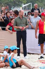 Príncipe William participou de atividades na Praia de Copacabana