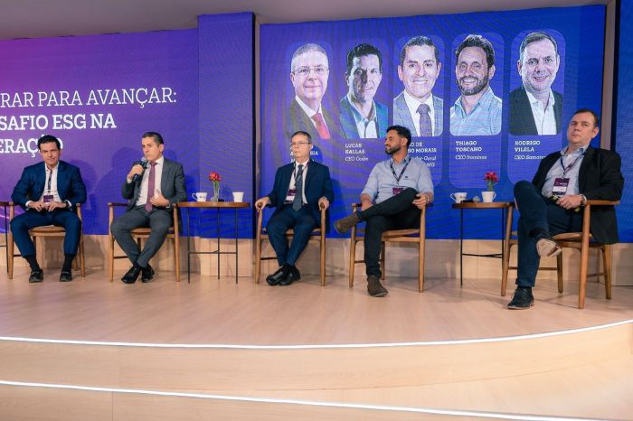 Durante o segundo painel apresentado no Projeto Eloos, com tema ESG e Reparação, também estiveram presentes Thiago Toscano, CEO da Itaminas, Rodrigo Vilela, CEO da Samarco, Lucas Kallas, CEO da Cedro e Antônio Anastasia, Ministro do Tribunal de Contas da União. Durante o segundo painel apresentado no Projeto Eloos, com tema ESG e Reparação, também estiveram presentes Thiago Toscano, CEO da Itaminas, Rodrigo Vilela, CEO da Samarco, Lucas Kallas, CEO da Cedro e Antônio Anastasia, Ministro do Tribunal de Contas da União.