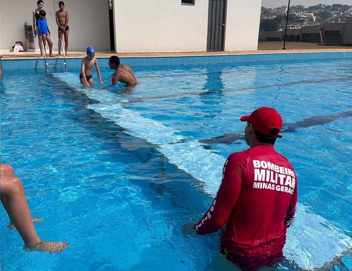 Bombeiros vão abrir novas turmas para aulas de natação