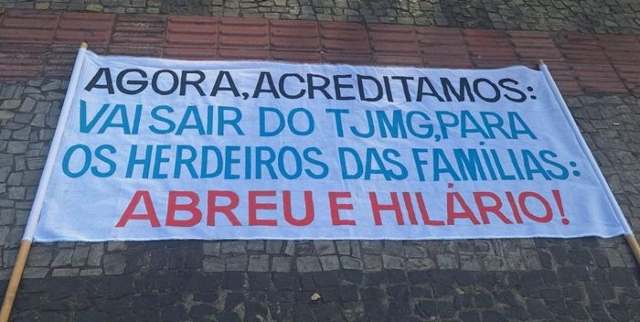 Foto mostra cartaz usado em protesto em Belo Horizonte