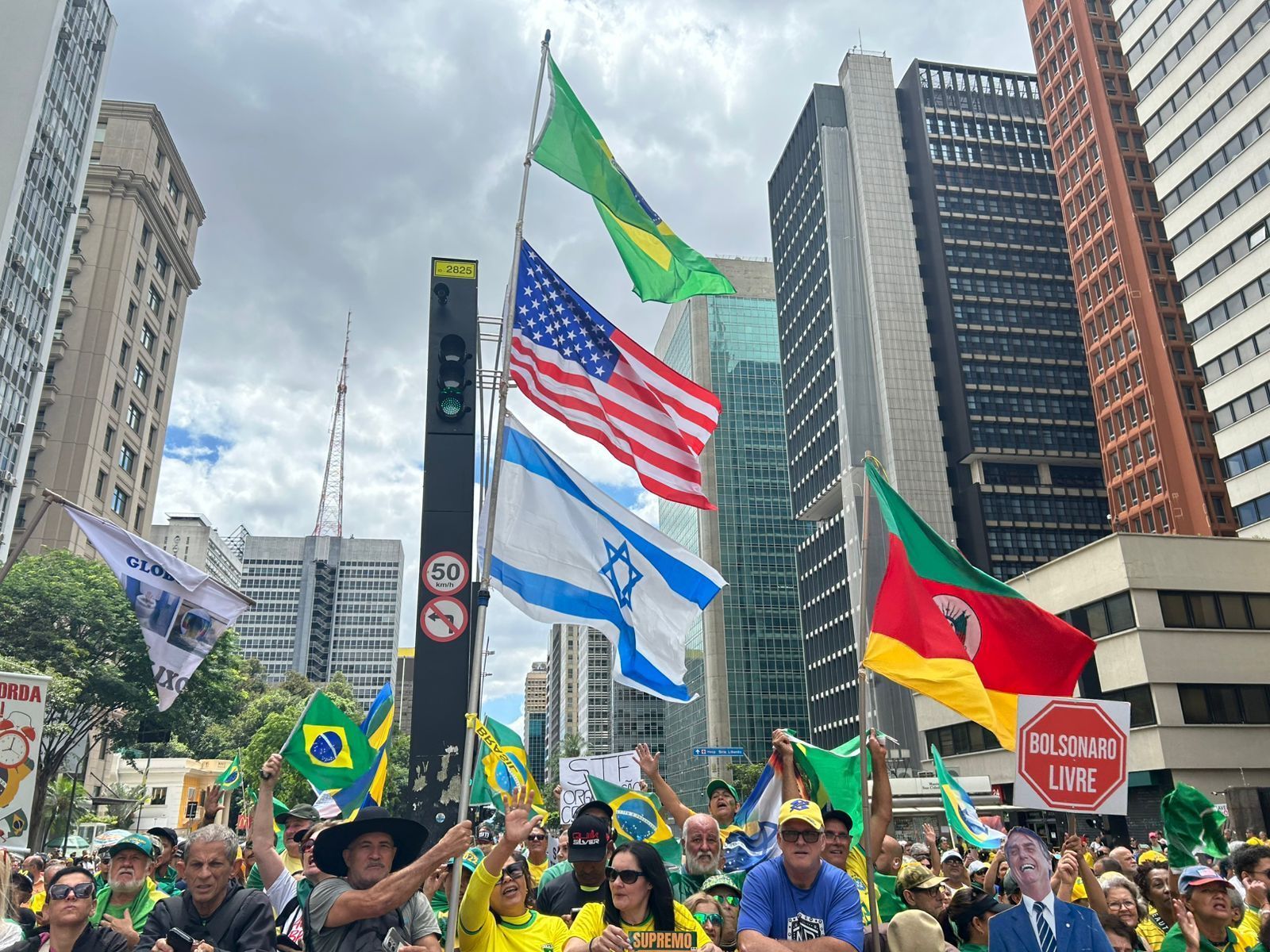 Manifestantes começam a se reunir em São Paulo em ato pró-Bolsonaro
