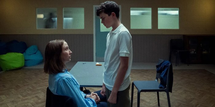 A britânica Erin Doherty é Briony Ariston, a psicóloga que estrela o terceiro episódio, um dos mais comentados da série