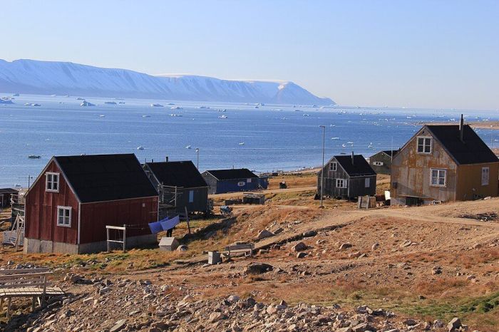 Casas em<b> Qaanaaq </b>principal cidade na parte norte do município de Avannaata , noroeste da Groenlândia