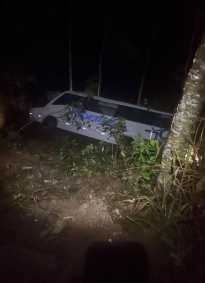 Queda de ônibus em ribanceira na BR-262 bebê de 4 meses e motoristas estão entre os 42 feridos