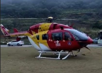 Um avião caiu por volta das 14 horas deste sábado na cabeceira do aeroporto de Divinópolis, na Região Centro-Oeste de Minas, deixando dois mortos.