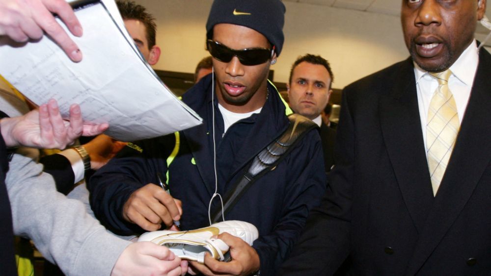 Nike prepara lançamento de tênis inspirado em chuteira icônica de Ronaldinho Gaúcho