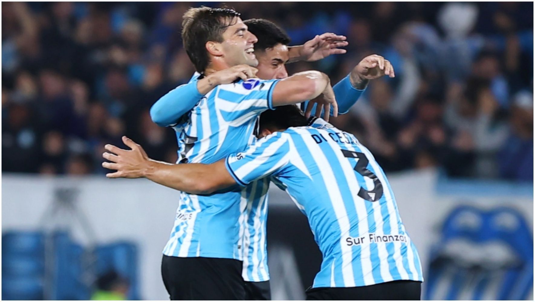 Racing é avassalador, goleia o Athletico-PR e enfrentará o Corinthians na Sul-Americana