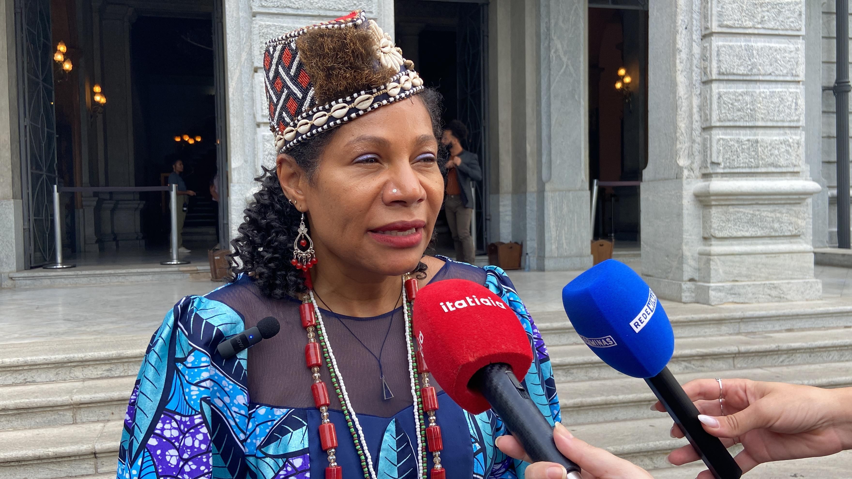 Rainha do Congo visita BH no mês da consciência negra e declara: 'somos todos africanos'