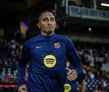 Raphinha, do Barcelona, antes de a bola rolar no Estádio Olímpi