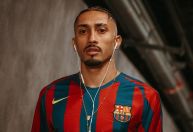 Com homenagem a Ronaldinho, Barcelona vence o Rayo Vallecano por La Liga