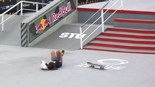 Rayssa após queda na última manobra do Mundial