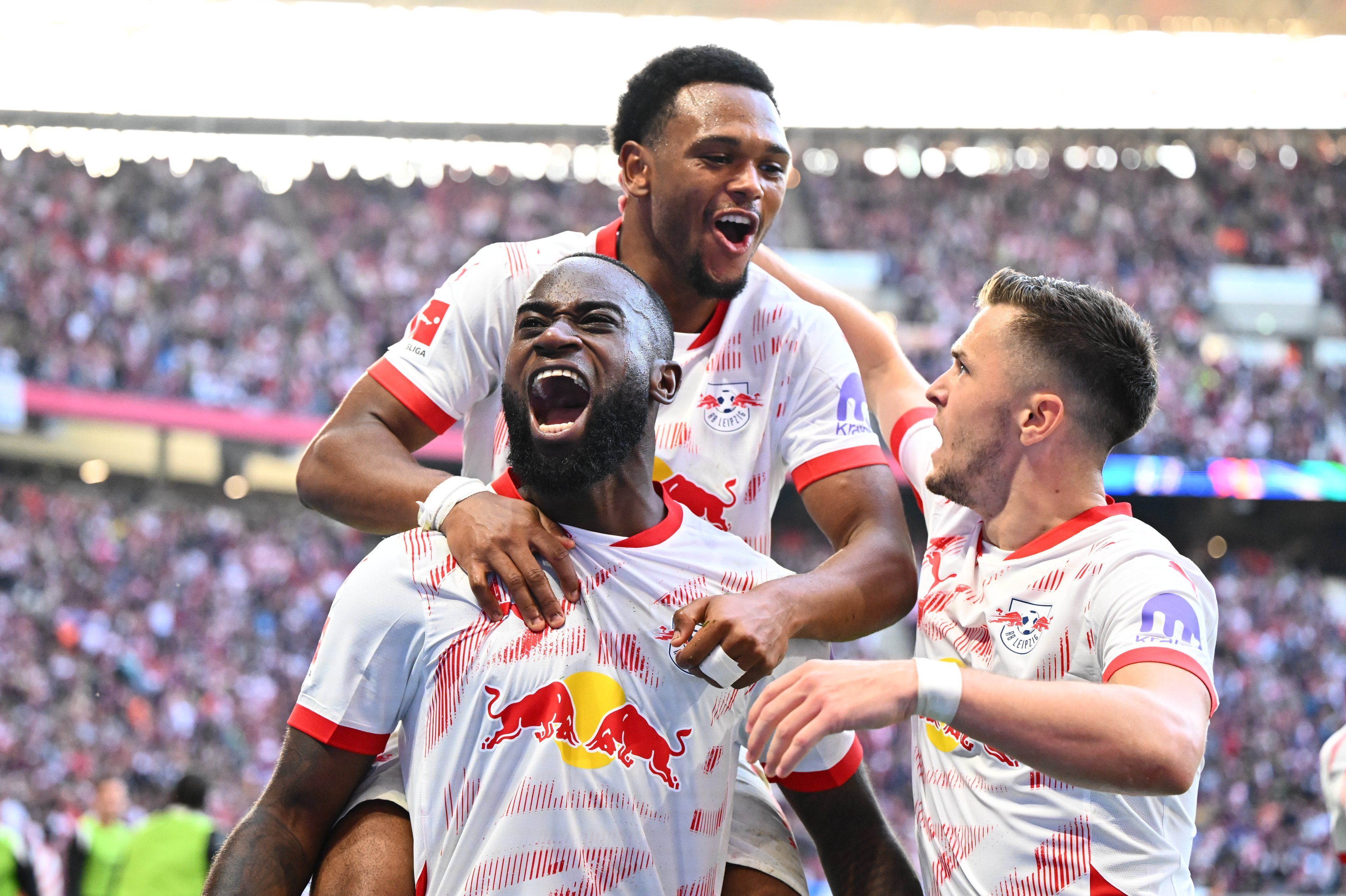 Leipzig vence Freiburg de virada e dorme na liderança do Campeonato Alemão