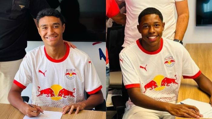 Pedro Severino e Pedro Castro em assinatura de contratos como profissionais do RB Bragantino, em fevereiro de 2025