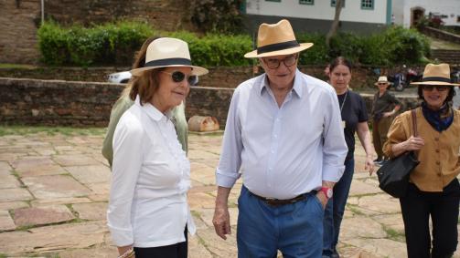 Rei e rainha da Suécia visitam Ouro Preto antes de participar da COP 30, em Belém