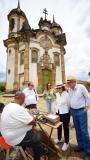 Rei e rainha da Suécia visitam Ouro Preto antes de participar da COP 30, em Belém