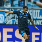 Reinaldo aponta solução para a defesa do Grêmio após derrota para o Criciúma