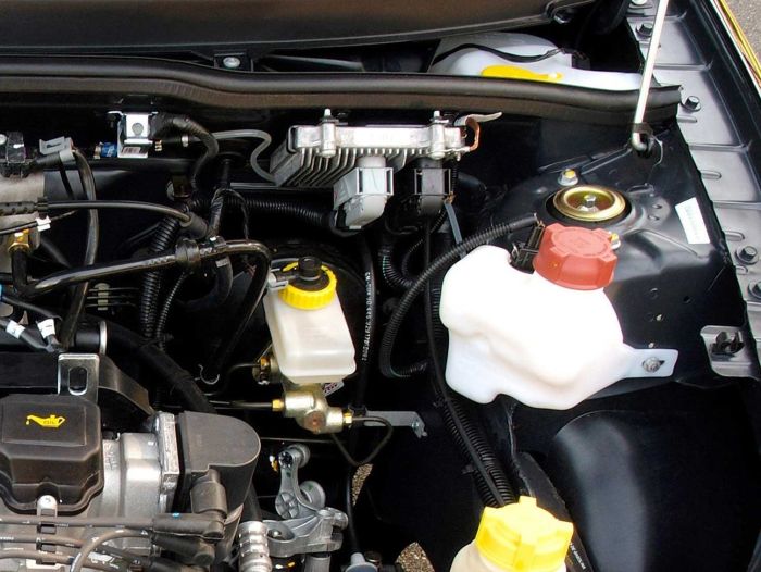 Carros flex mais antigos precisam de gasolina no reservatório partida a frio do motor 1.0 do Chevrolet Celta