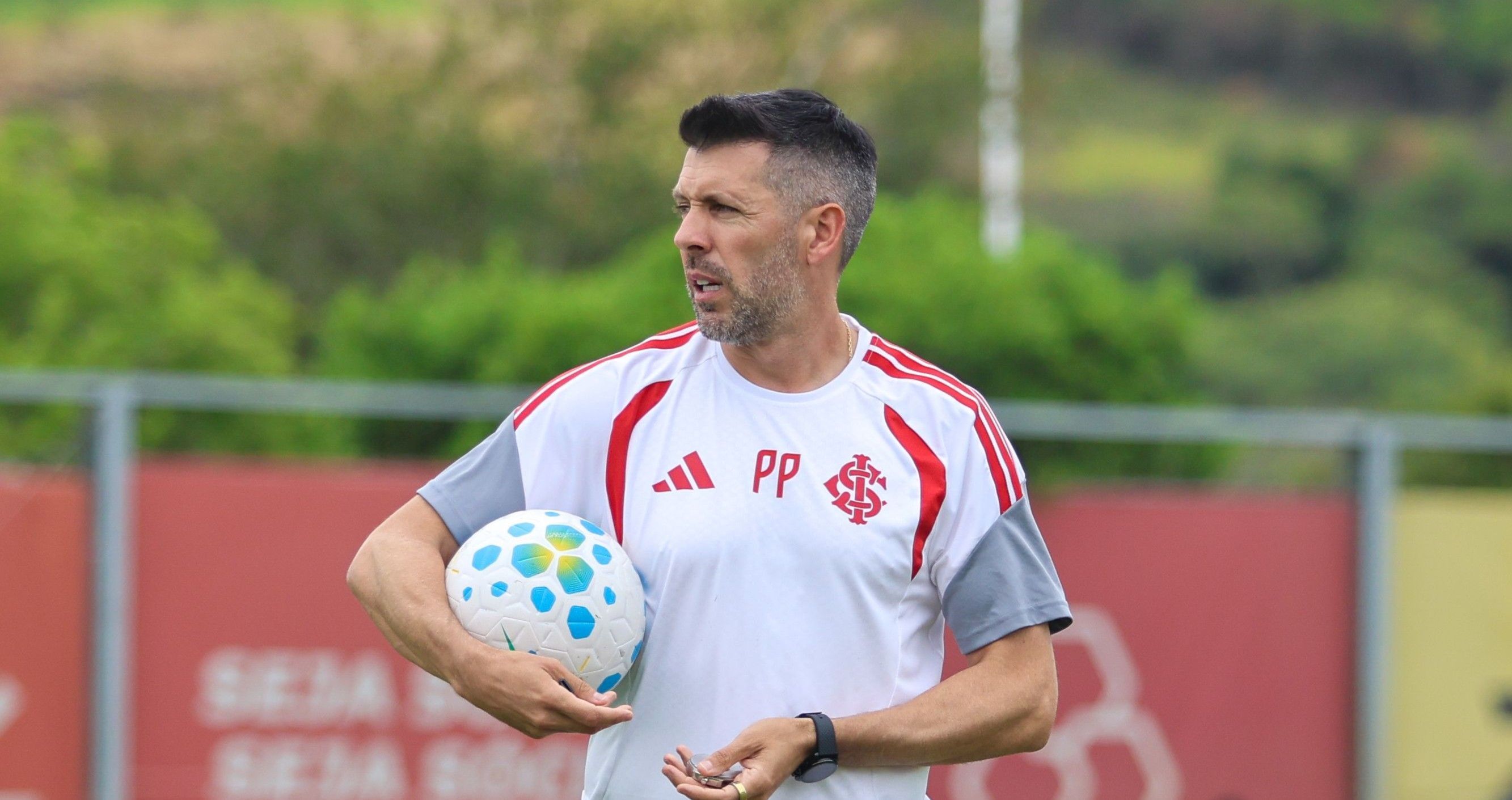 As dúvidas de Pezzolano no Internacional para GreNal decisivo pela Copa do Brasil
