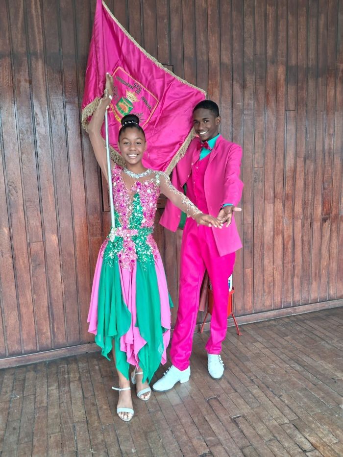 Lorrana e Rian, irmãos de Agatha Sofia, a Bombom de Mangueira Lorrana e Rian, irmãos de Agatha Sofia, a Bombom de Mangueira