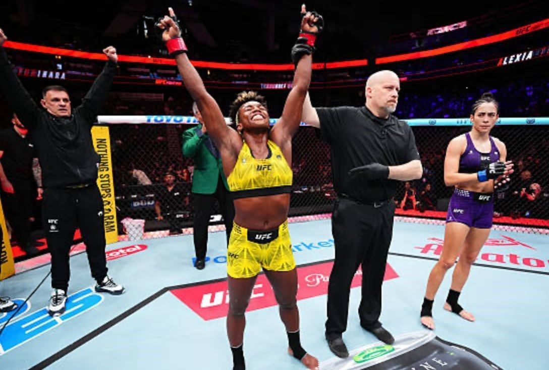 Alexia Thainara "Burguesinha" tem mais uma vitória no UFC