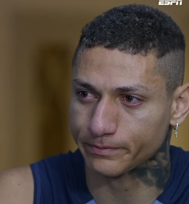 Richarlison se emocionou várias vezes durante a entrevista