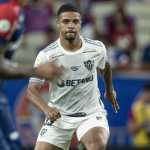 Meia do Atlético volta a jogar com Milito após mais de três meses