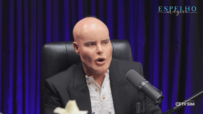 Rodrigo Tudor durante participação no podcast 'Espelho Mágico'