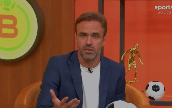 Após rusga, Roger Flores manda recado a Arana, do Atlético: 'Você fez isso comigo'