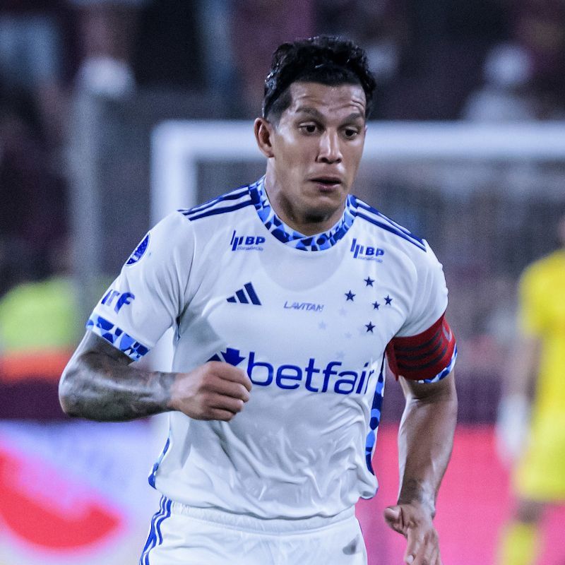 Romero se declara ao Cruzeiro após se tornar estrangeiro com mais jogos pelo clube