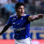 Comentarista cita mau momento de Walace no Cruzeiro e exalta Romero