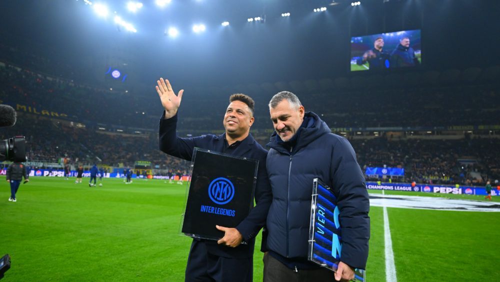 Ídolo do Cruzeiro é homenageado antes de jogo da Champions League