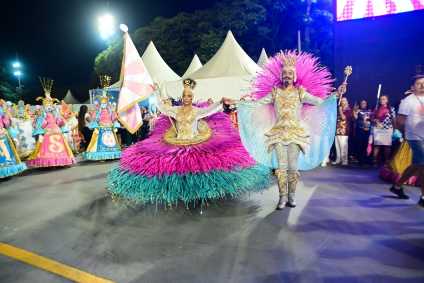 Desfile da Rosas de Ouro no Carnaval de SP em 2025