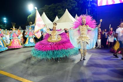 Desfile da Rosas de Ouro no Carnaval de SP em 2025