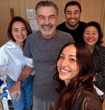 Sabrina Sato publicou foto ao lado do pai e da família