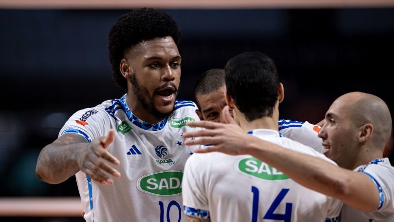 Vôlei: Sada Cruzeiro joga bem e derrota Praia Clube na 1ª rodada da Superliga