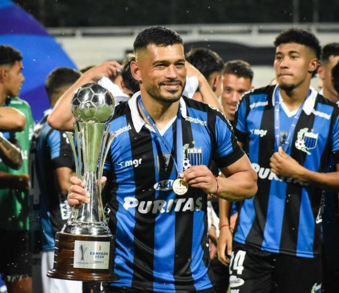 Ex-Cruzeiro, Samudio teve o contrato rescindido pelo Liverpool-URU