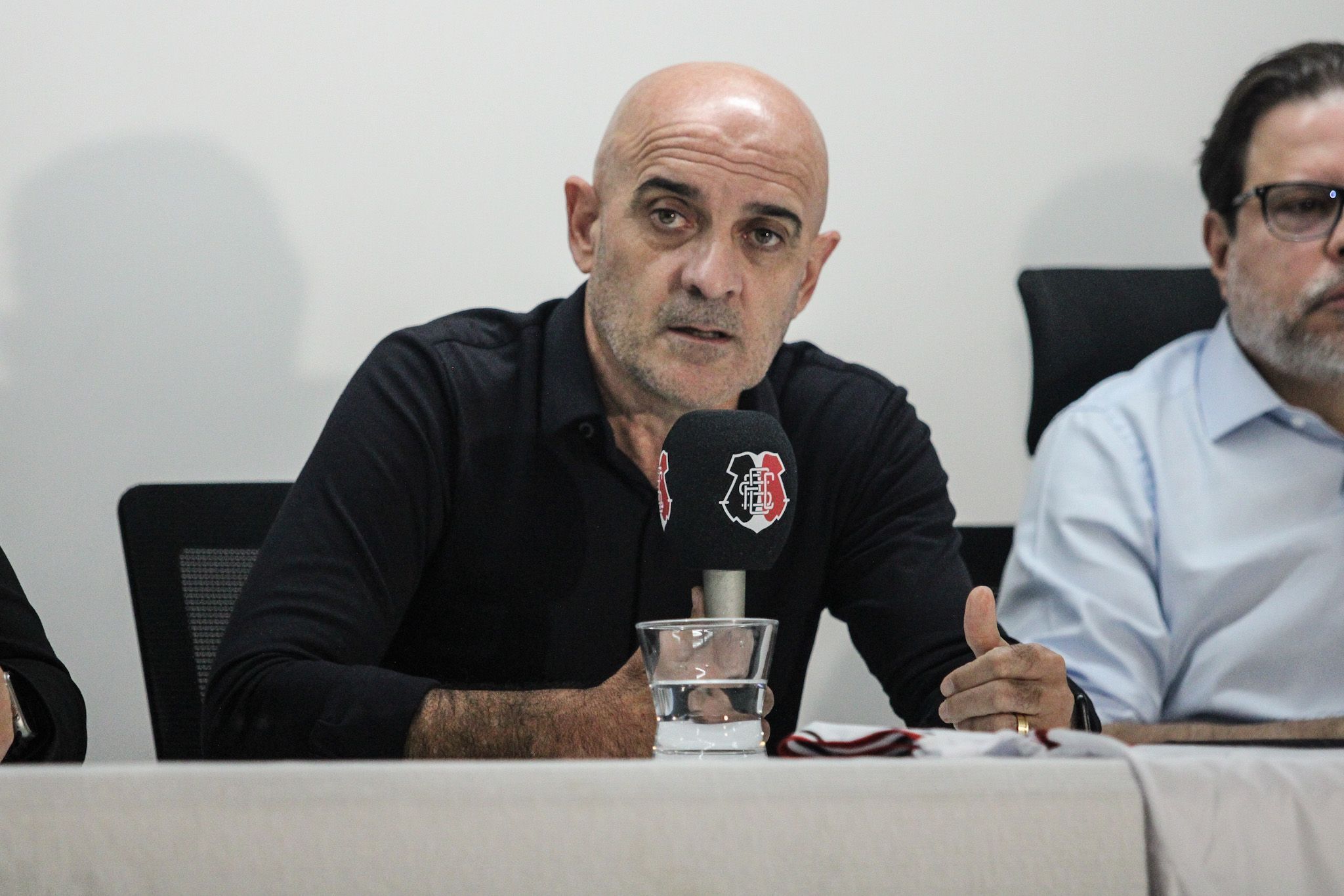 Técnico campeão da Série D com o Retrô revela por que voltou ao Santa Cruz