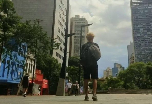 Na foto, Augusto vivendo em São Paulo Na foto, Augusto vivendo em São Paulo
