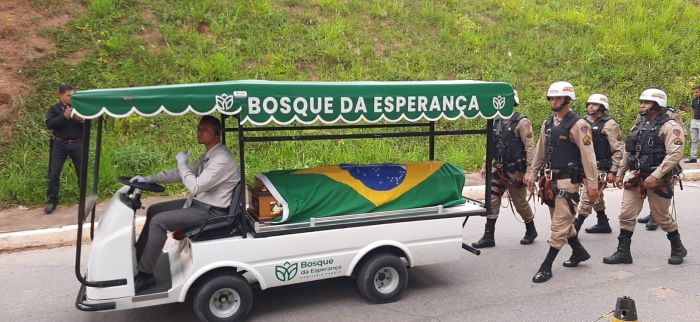 Colegas de farda se despedem de sargento assassinado por criminoso 