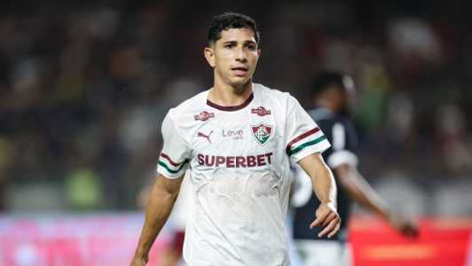 Savarino em ação pelo Flu