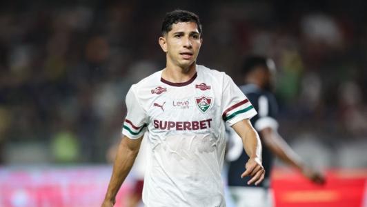 Savarino em ação pelo Flu