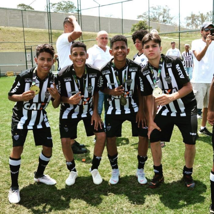 Da esquerda para a direita: Wesley, Yan Philipe, Savinho e Isaac no Sub-15 do Atlético